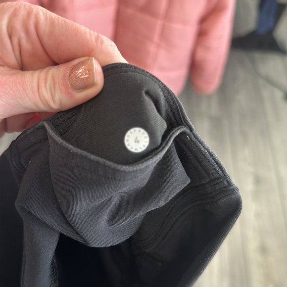 Lululemon Love Knot Crop 15” size 4 - Picture 4 of 7